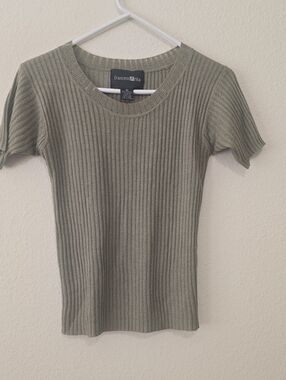 Francess & Rita Collections Sage Green Ribbed Short Sleeve Tee M